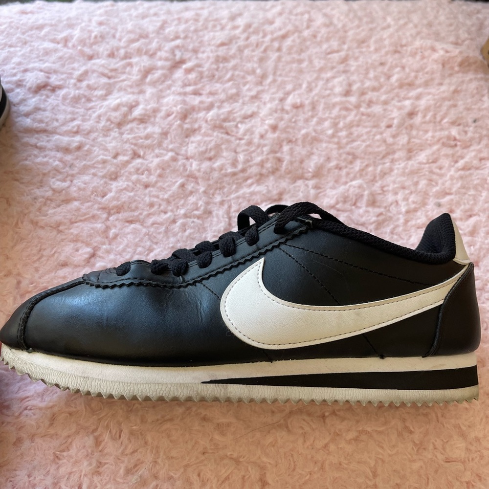 Nike Cortez Basic Leather Women’s Size 7.5 Black White 807471-010 no box - Picture 9 of 11